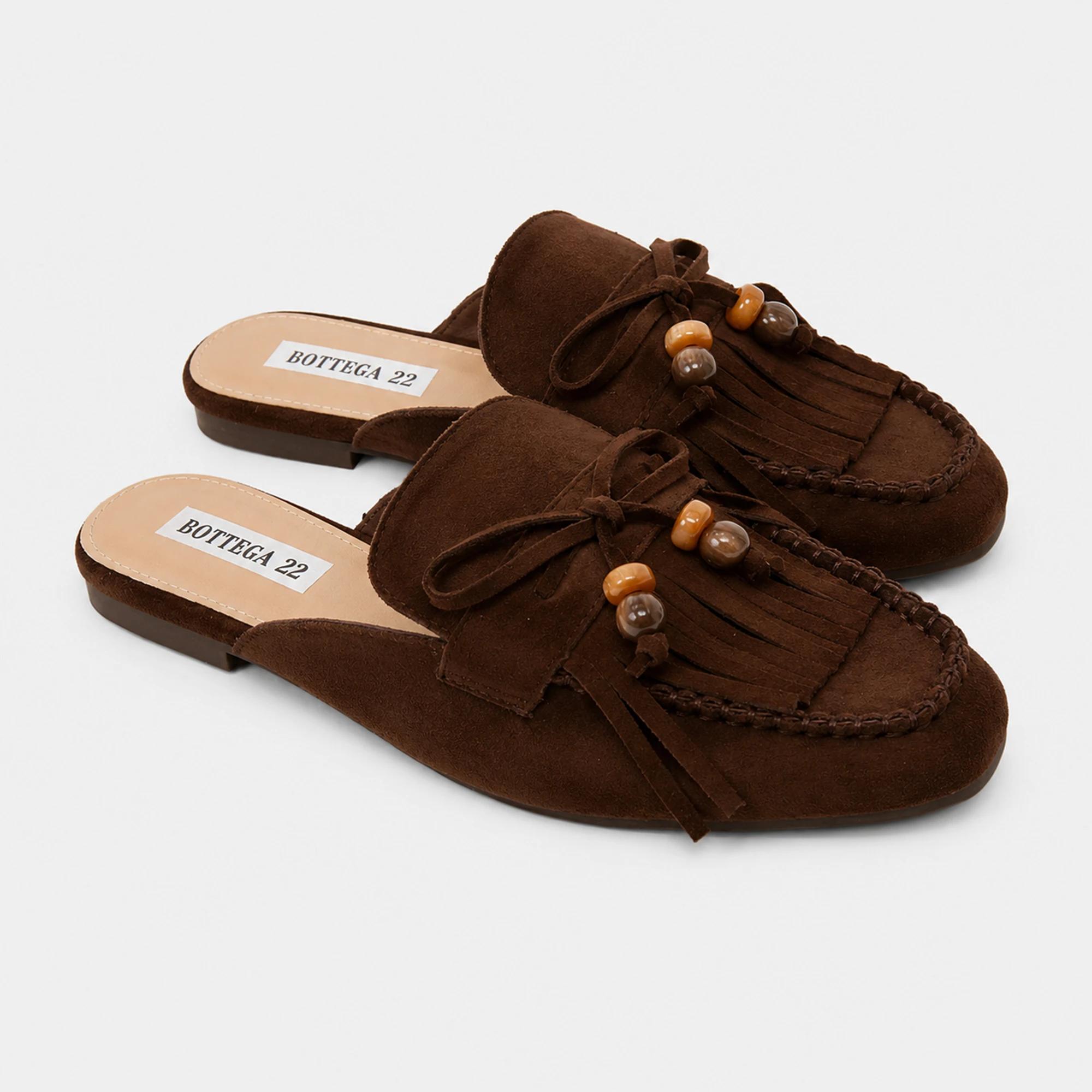 حذاء موكاسين نسائي مسطح مزين بشراشيب من جلد الغزال product image